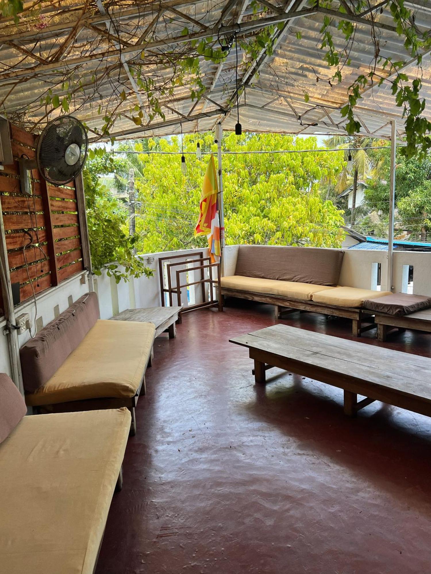 Hari Hari Hostel Weligama Exterior photo